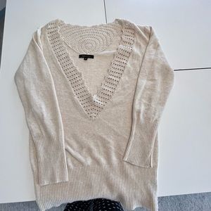 BCBG  MAXAZRIA WOOL SWEATER WITH EMBROIDERED COLLAR M